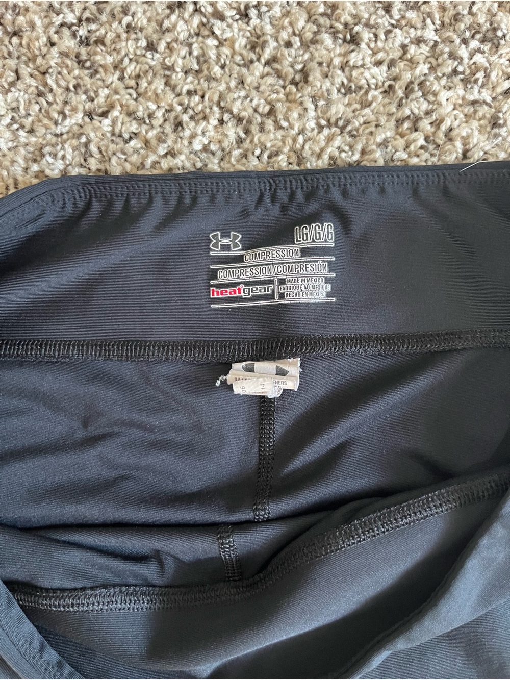 Under Armour Black Women’s Performance Leggings - Picture 3 of 4